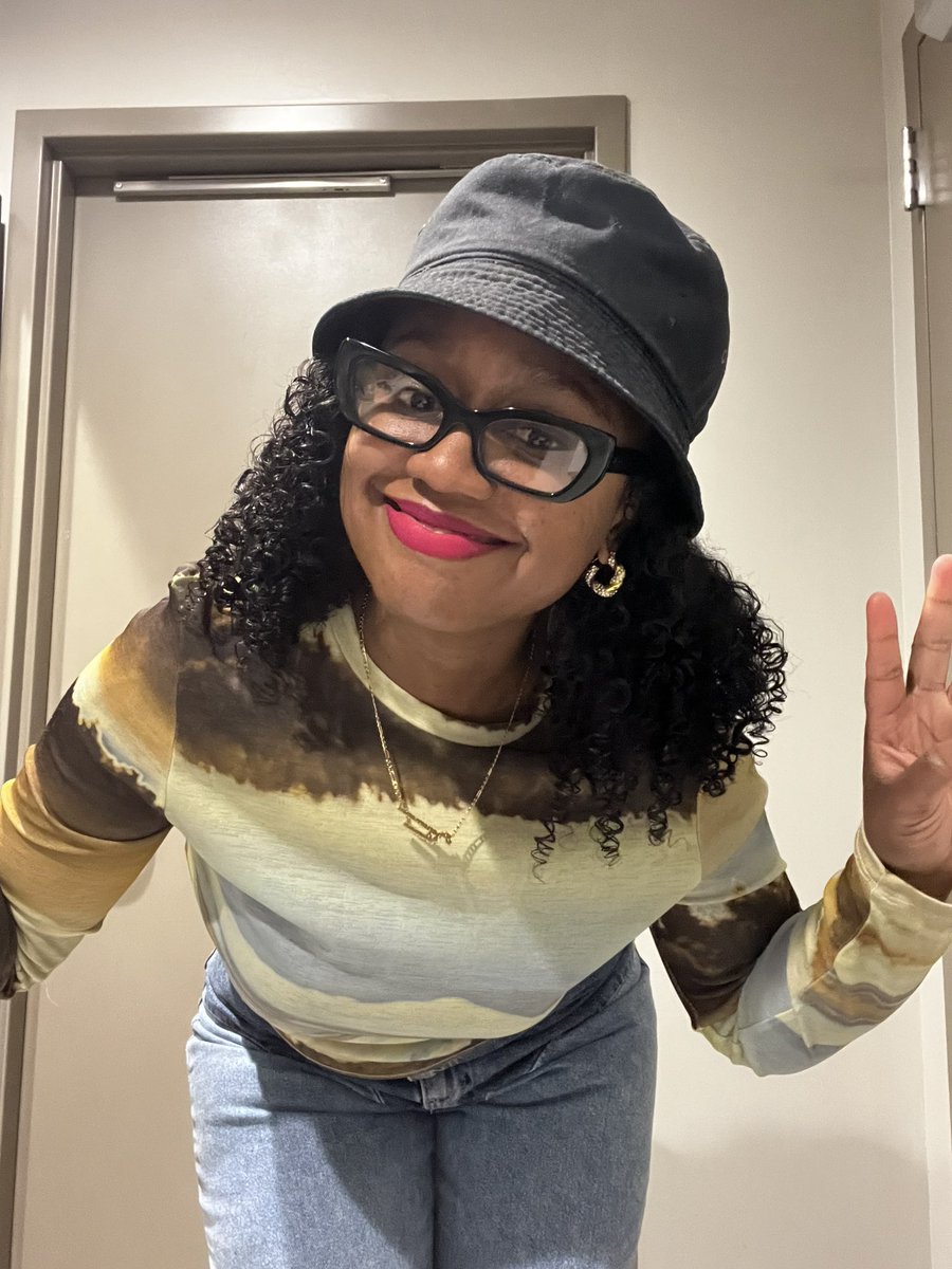 miarayesmith's tweet photo. I performed my solo show at The SALTLAND Theatre Festival. 
20 characters 🎭💫 https://t.co/p99WnNJxNV