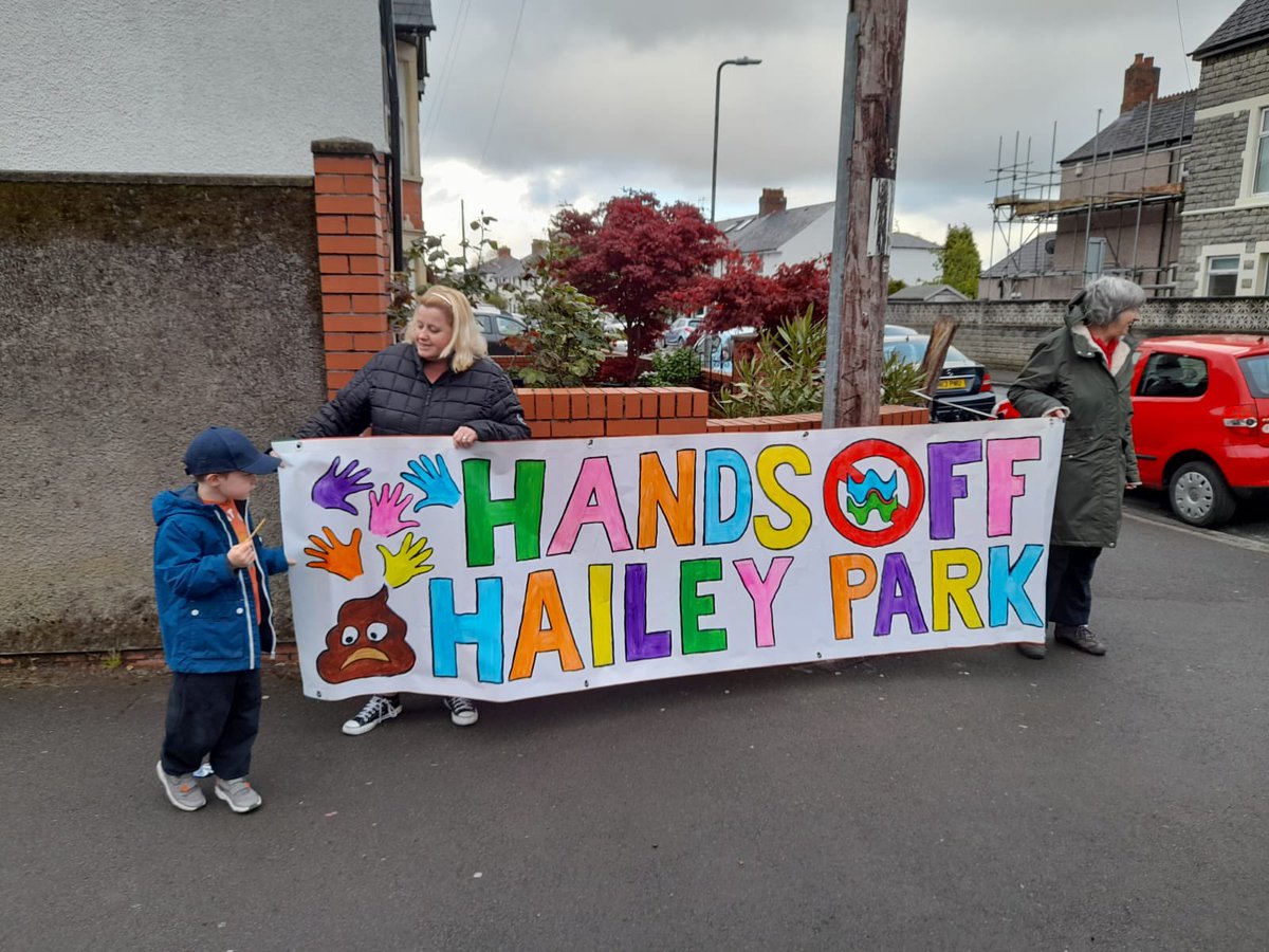 Da iawn ! Well done!
<a href="/Cardiff5K/">Cardiff5K</a> runners you’re all inspirational 👏 🏃‍♀️ 🏅 
We cheered for you and you cheered back. If you enjoy training in Hailey Park, please consider helping us fight to save it from a sewage pumping station. Diolch!  Thanks! Go to <a href="/savehaileypark/">Hands Off Hailey Park</a>