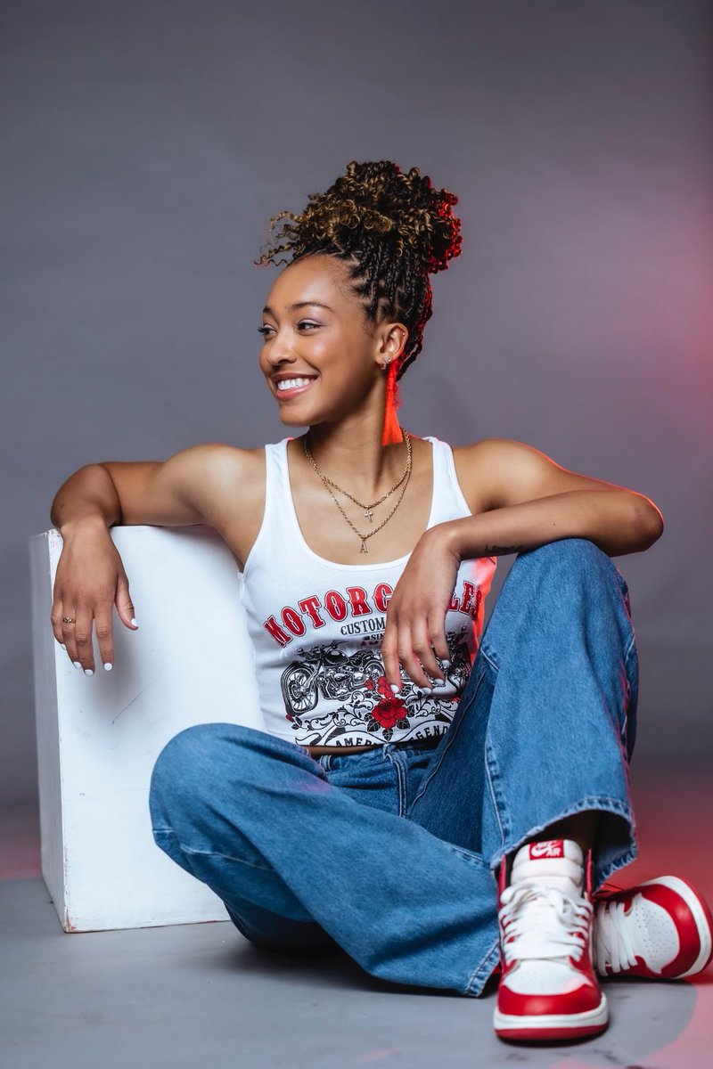 KeeReeves3's tweet photo. Senior Sunday 🥰♥️🎓 Countdown🥹@reeves2023
 #senior2023 #graduate #GodIsGood #proudmom #mygirl❤️ #D1🏀 https://t.co/SrcMbVm9C0