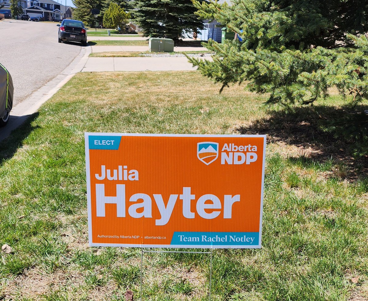 Thank you so much for the sign. I have been waiting for this for so long @NDPJulia #BetterOffWithRachel #DanielleSmithIsUnfitToLead