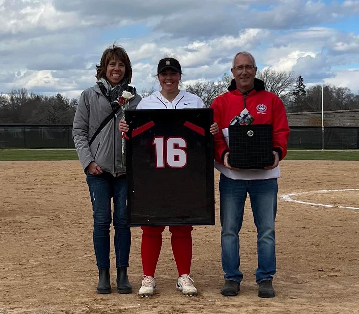 CoachKoltes's tweet photo. Congratulations @sophie_culhane on your career @SCSUHuskies
#CrimsonPride #TraditionNeverGraduates #StateChampionAlways #CongratulationsAgain @MGActivities https://t.co/SlCF42XCWW