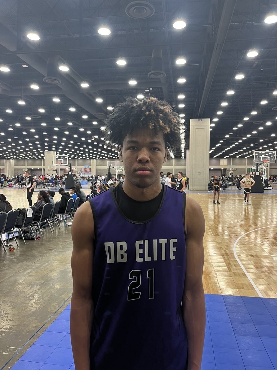 6’6 Unsigned senior Cehki Hill with a dominant game of 18pts to lead DB Elite with the win over CBP Elite.