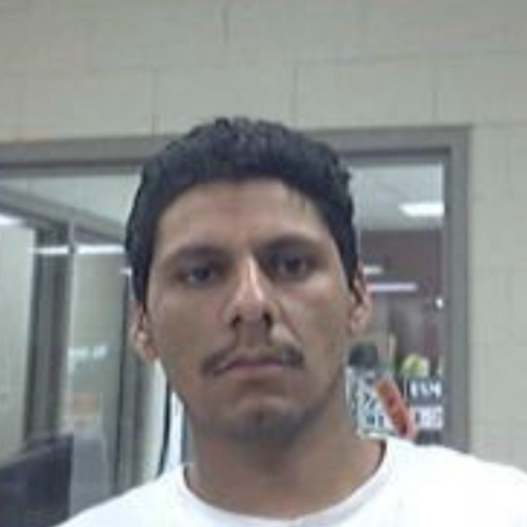 AliBradleyTV's tweet photo. TX: $80,000 reward being offered for information that leads to the arrest of Francisco Oropesa— The suspect in the brutal murder of 5 people, including an 8-year-old boy, in Cleveland, Texas.

There are currently more than 250 law enforcement officers searching for him.

“FBI Houston and other local, state, & federal agencies will not stop assisting SJSO until he is captured and justice is brought on behalf of the 5 victims.”

@FBIHouston warn the public not to approach Oropesa as he is considered armed and dangerous. 

If you have information, call the San Jacinto County Sheriff's Office at 936-653-4367.

📸 via San Jacinto County Sheriff's Office

#ClevelandTXShooting