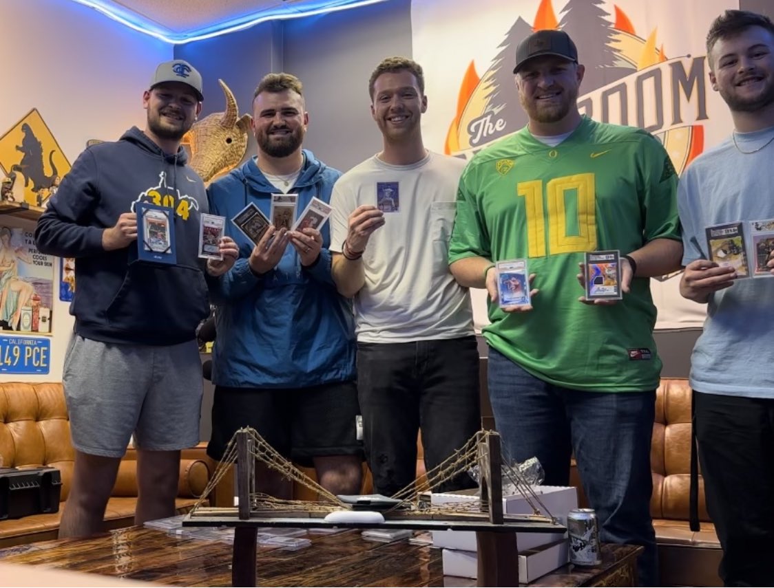 KC_Cards15's tweet image. Pretty awesome experience this past Friday ripping a hobby box from @DualThreatSC and discussing #TheHobby on the @pineroompodcast ! Appreciate you all for having us on! Be on the lookout for the episode and shoot these guys a follow! 🔥