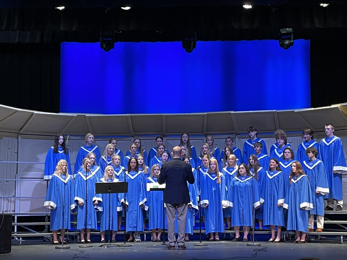 SDHS_performing's tweet photo. Great job Mixed Chorus! Especially great job to the soloists! #sdhsperforming #sdhschoir https://t.co/3BlWpoJ4Zz