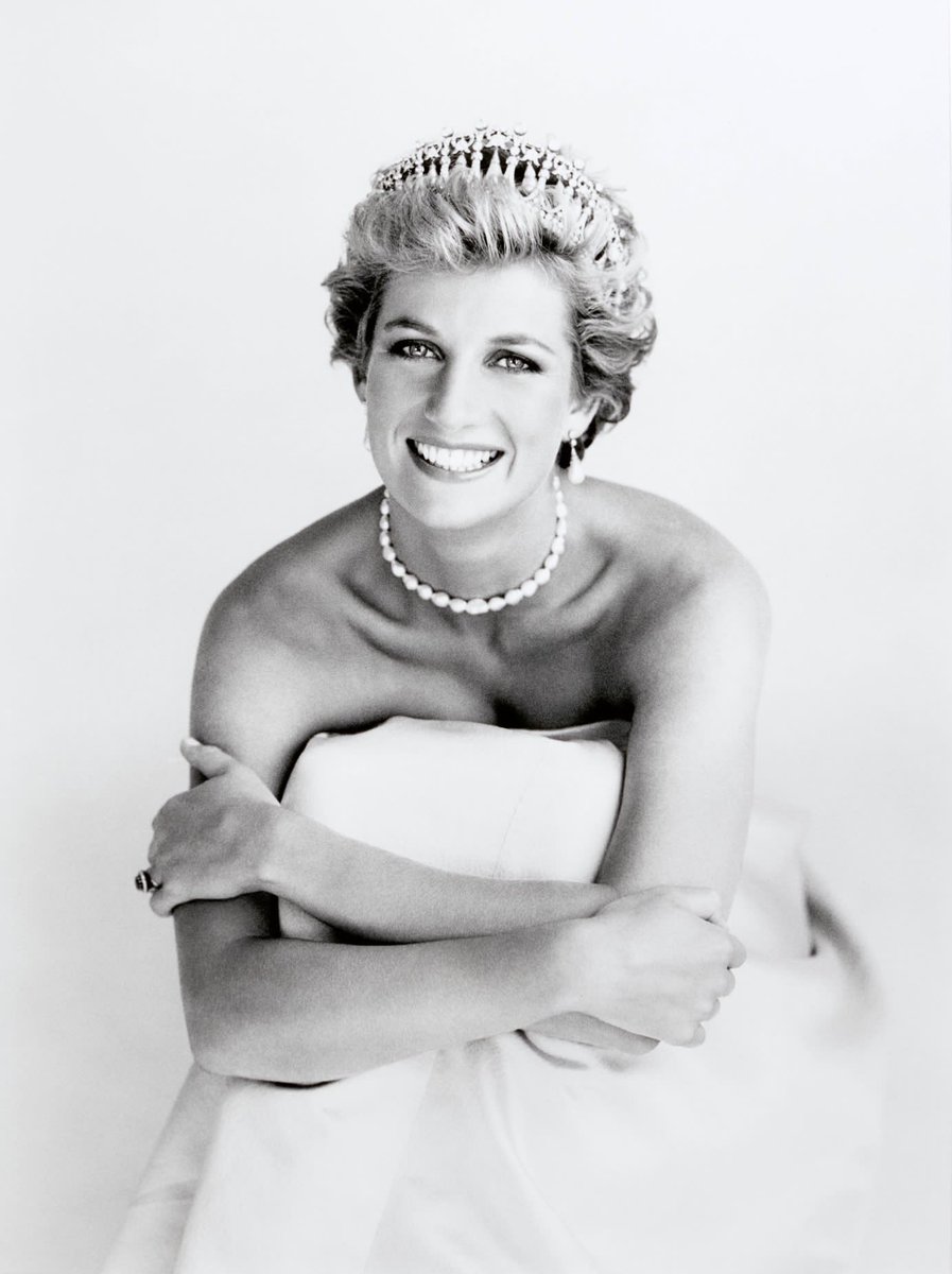 JoDivaRunner's tweet photo. Please consider honoring and remembering Princess Diana by changing your profile pic to one of her and leave it up until 08 May. #QueenofHearts 
Please retweet! https://t.co/80yyhaagYC