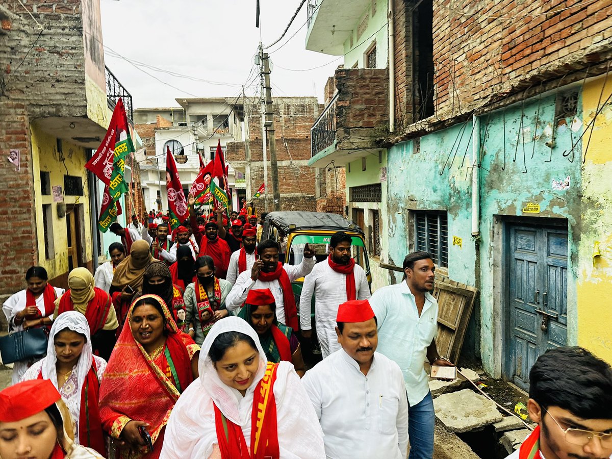 akbarjdan1's tweet photo. हरा लाल लहराया है होश ठिकाने आया है… आइये इस  लड़ाई में हमारा साथ दिये हम ही है जो आने वाले वक़्त में भाजपा को शिकस्त देंगे .बाक़ी पार्टी भाजपा ��ी B Team का काम कर रहीं है. https://t.co/oSEl00h9Ix