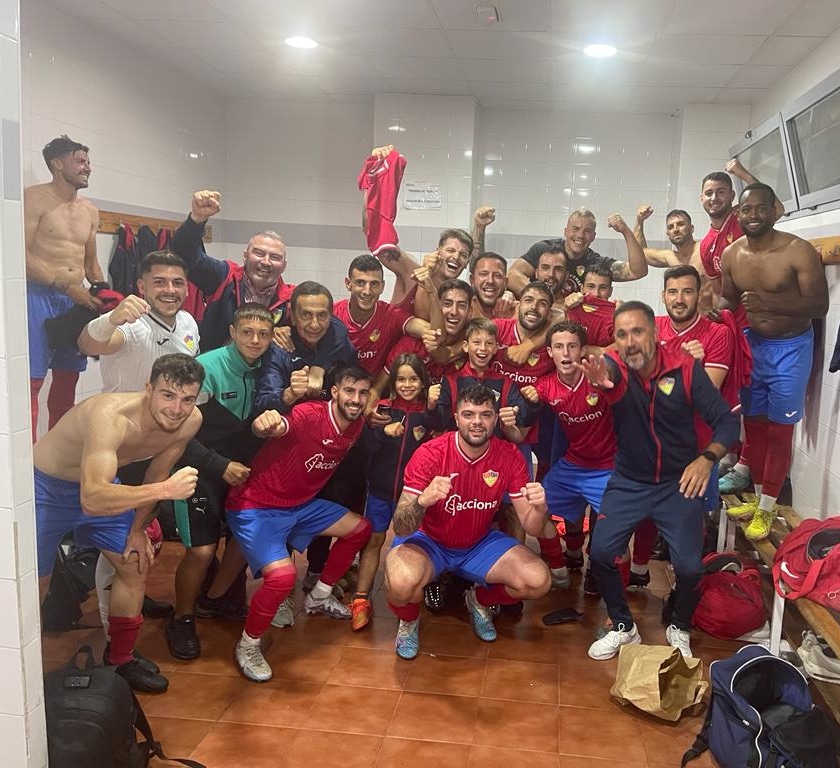 CD__GUADIARO's tweet photo. ♥️ EL GUADIARO GANA EN SAN FERNANDO 💙

Grandísima victoria del CD GUADIARO en San Fernando ante el G.E. BAZAN por 1-3, un Guadiaro superior de principio a fin con golazos de Jaime, Gerson y Gonzalo y que permite depender de sí mismo al Guadiaro para meterse en... https://t.co/V50AhBQb0V