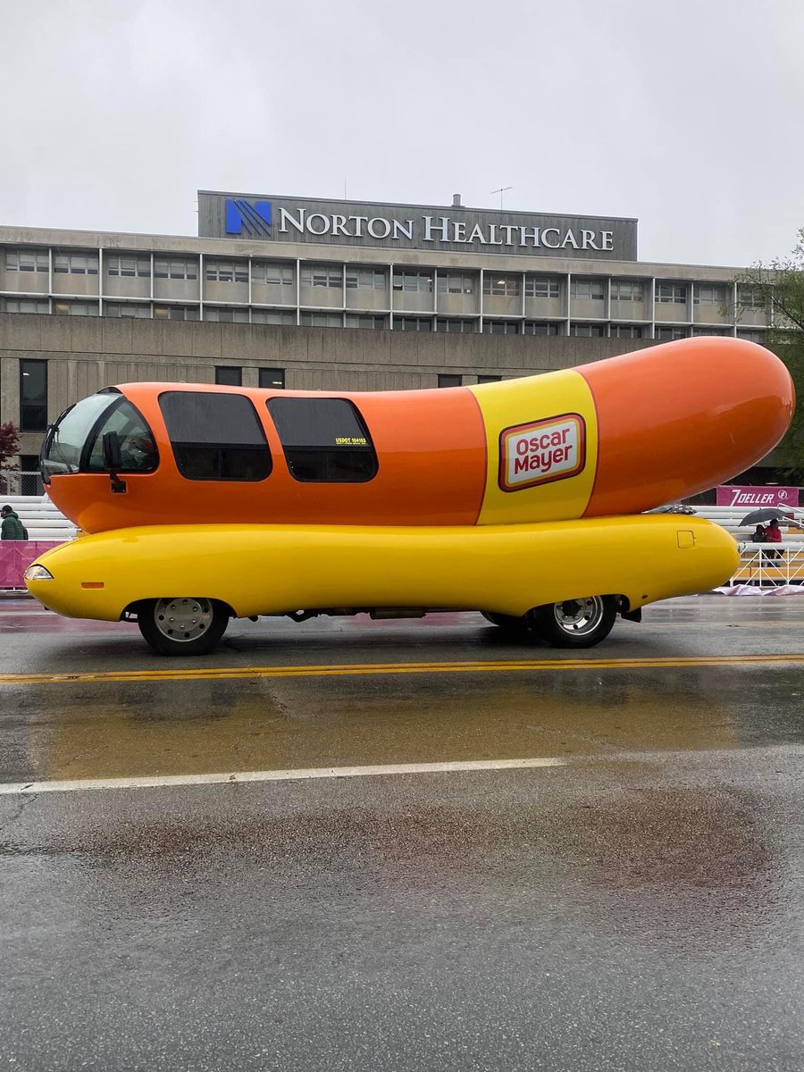 wave3news's tweet photo. SPOTTED. #wienermobile #waveparade #PegasusParade https://t.co/RcytzwGopT