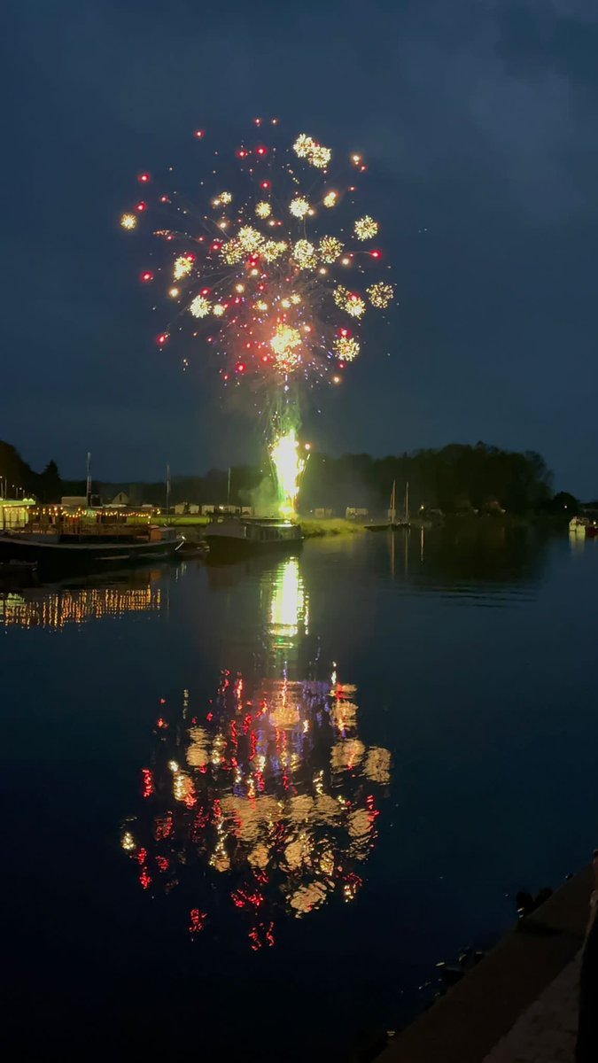 WAUW! Wat een Koningsdag. En wat veel mensen hebben kunnen genieten van dit geweldige feest. Iedereen bedankt voor de aanwezigheid en inzet. We kijken uit naar een nóg betere versie in 2024!