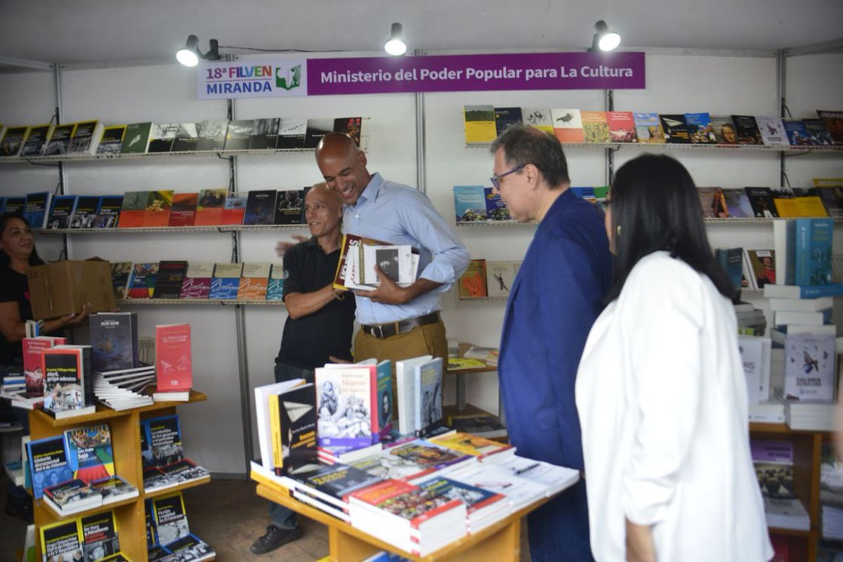 MirandaGob's tweet photo. Filven Miranda 2023 contó con espacio para donación de libros #Filven #FilvenMiranda #Miranda #1May https://t.co/ZbCTG4ueZS https://t.co/4Ij3KHi8Nd