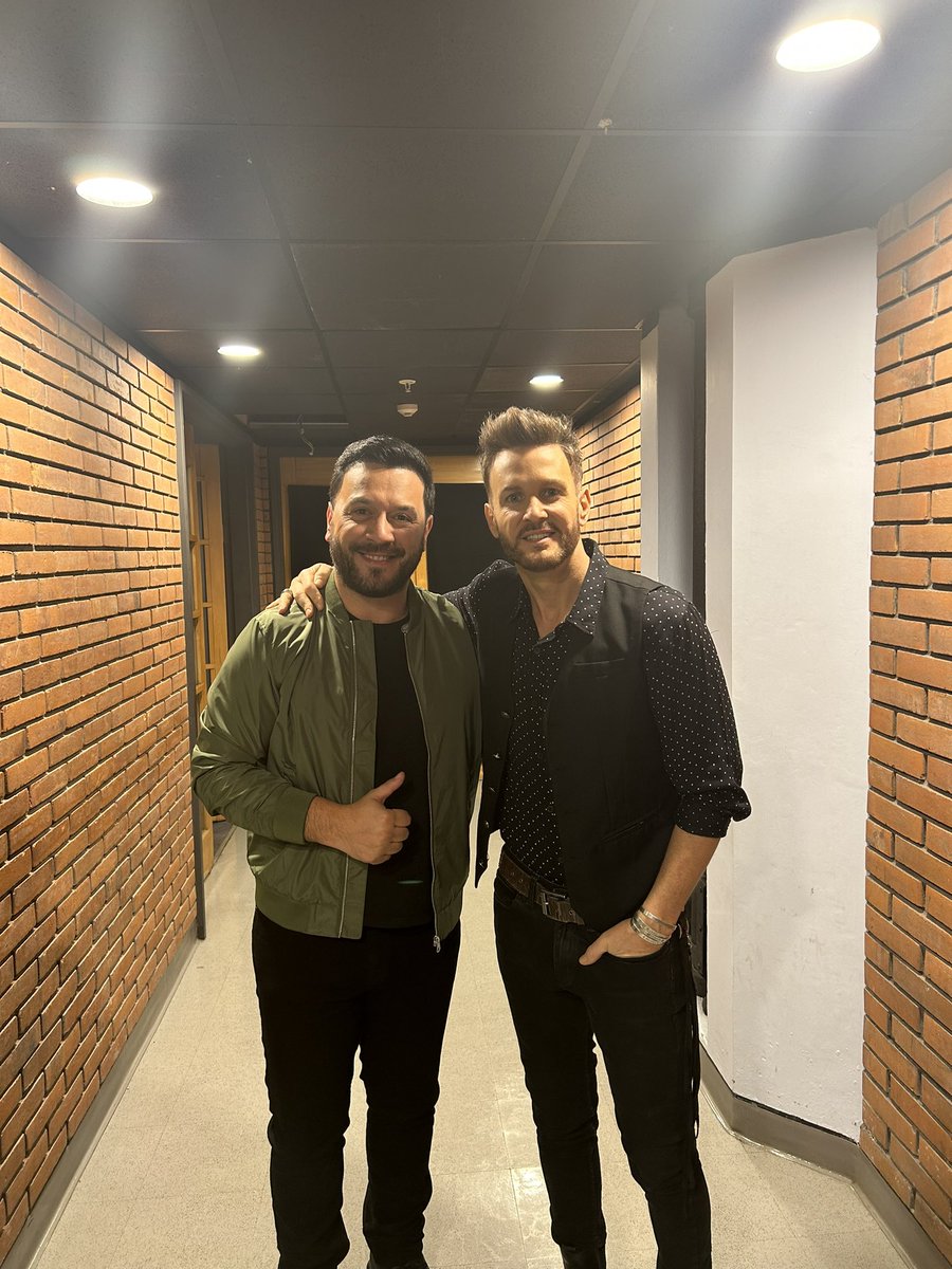 lucas_sugo's tweet photo. Inolvidable lo vivido, te admiro hermano @AxelOficial 🇺🇾🤝🇦🇷🎼 https://t.co/GDn39Go849