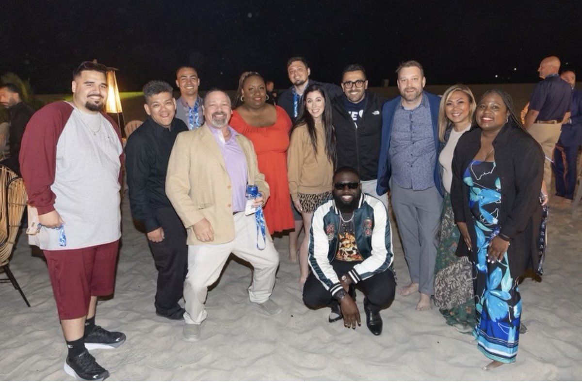 AlyssaMoore_12's tweet photo. What an incredible week celebrating our KAMO summit winners in San Diego. So much fun with this group and their guests! Very proud of these individuals. 👏🏽👏🏽. #KAMOfam #GoWest https://t.co/bB0YbhB6Bv