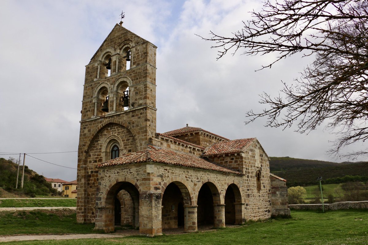 eborrajeros's tweet photo. Segundo día. Primera parada: San Salvador de Cantamuda, s.XII. De Cervera a Potes. Su inconfundible espadaña rebosa personalidad y belleza https://t.co/VAPrBZlhst