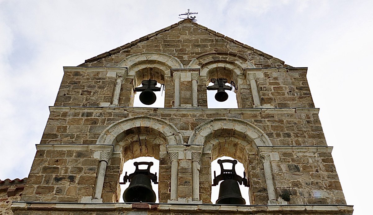 eborrajeros's tweet photo. Segundo día. Primera parada: San Salvador de Cantamuda, s.XII. De Cervera a Potes. Su inconfundible espadaña rebosa personalidad y belleza https://t.co/VAPrBZlhst
