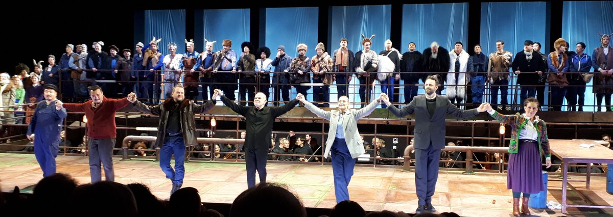 Sentas souveräne Sicht... <a href="/derfreitag/">der Freitag</a> freitag.de/autoren/ansgar… Regisseur Benjamin Lazar setzt in #Wagner/s #DerFliegendeHolländer @operkoeln unter der musikalischen Leitung @fxrroth mit @guerzenichorch moderne Akzente durch neue Ideen &amp; Fokussierungen: Sehenswerte Chöre &amp; Solisten