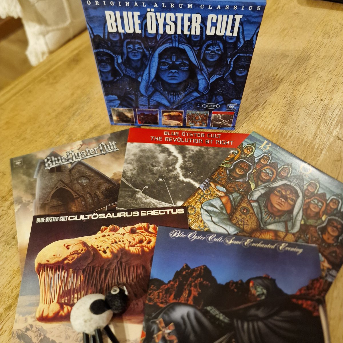 GJFarmer37's tweet photo. I'm a sucker for an original album series cd boxset. And this is a real doozie from Bloystercult
#cdboxset #blueoystercult https://t.co/H9zT3qj3Nn