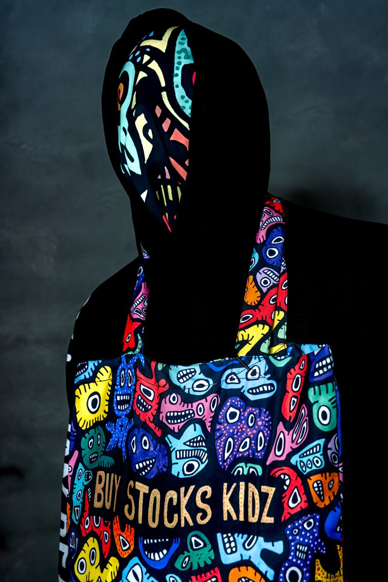 Are you ready for a journey into the unknown? Welcome to CHIRØN World - where art and mystery collide. Antoine Lorvo's unique style, influenced by free figuration, creates graphic labyrinths and complex worlds that will leave you breathless.
1/6🧵