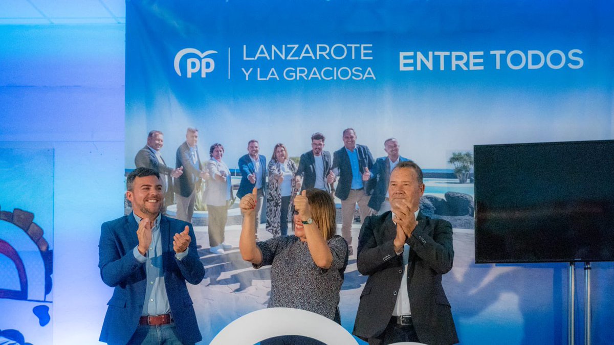 AlcaldesaAstrid's tweet photo. Esta mañana en Mancha Blanca 📍 se presentó el gran equipo de hombres y mujeres que acompañarán a Ramon en su candidatura💙. 

Muchos vecinos nos acompañaron y son, sin duda, la garantía de que pronto Ramón será el próximo alcalde de Tinajo

¡Suerte equipo!🍀

#PP #EquipoPP https://t.co/EfeoBo7nH7