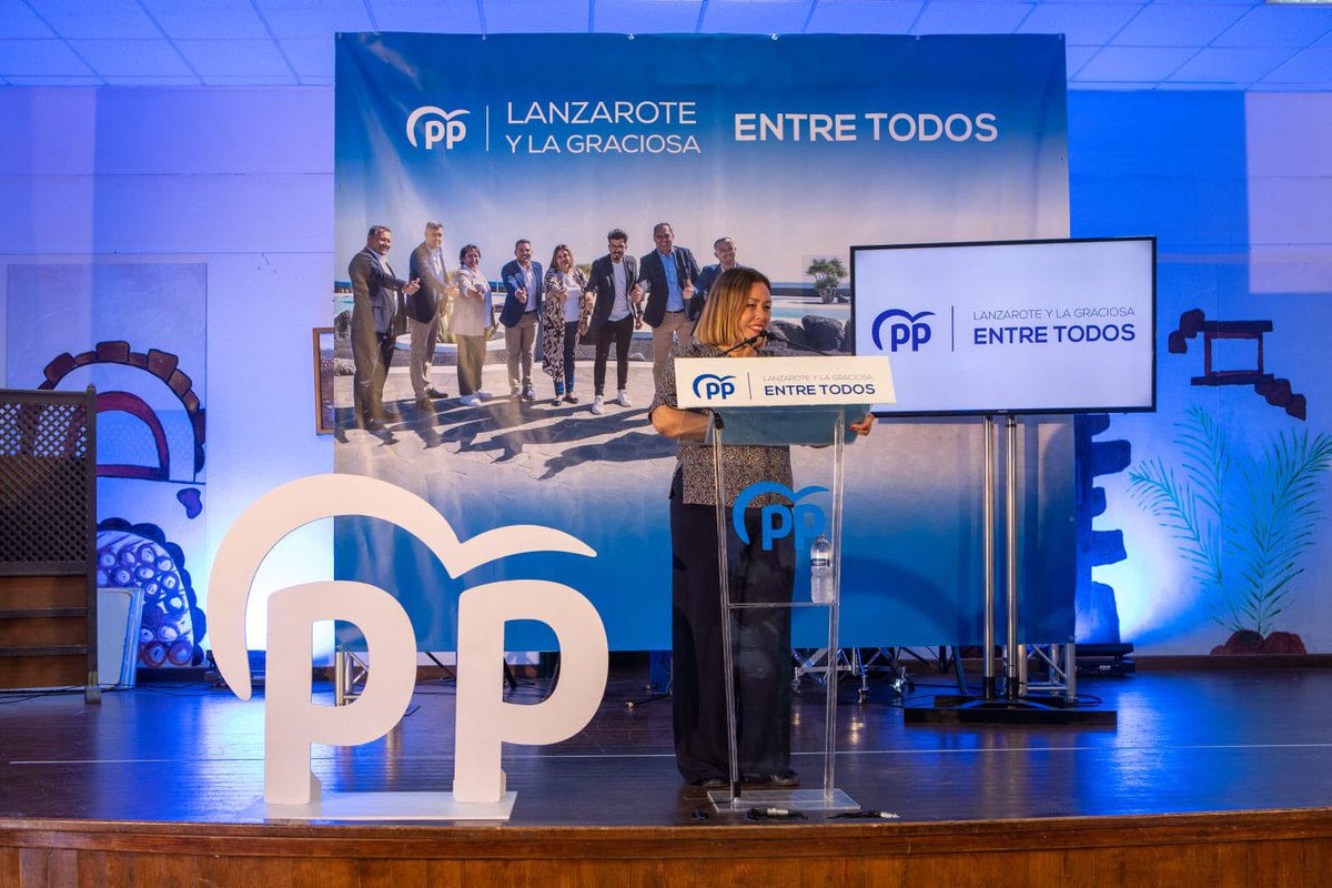 AlcaldesaAstrid's tweet photo. Esta mañana en Mancha Blanca 📍 se presentó el gran equipo de hombres y mujeres que acompañarán a Ramon en su candidatura💙. 

Muchos vecinos nos acompañaron y son, sin duda, la garantía de que pronto Ramón será el próximo alcalde de Tinajo

¡Suerte equipo!🍀

#PP #EquipoPP https://t.co/EfeoBo7nH7