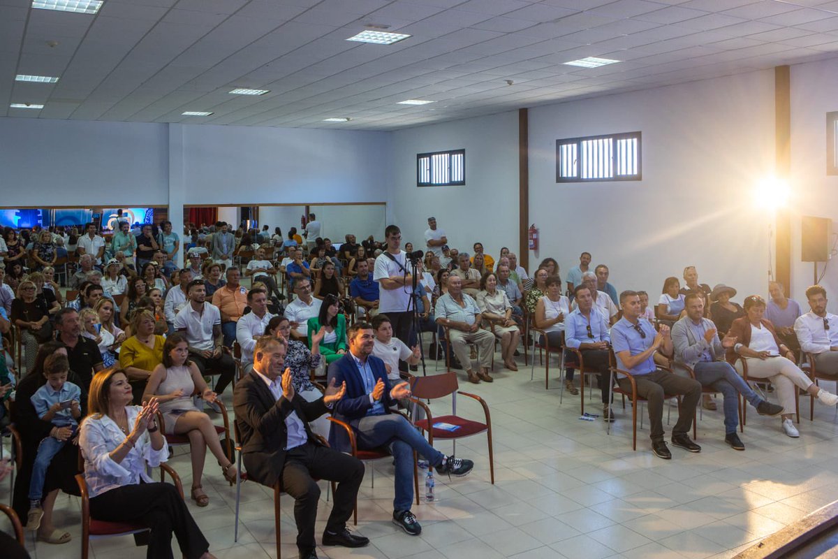 AlcaldesaAstrid's tweet photo. Esta mañana en Mancha Blanca 📍 se presentó el gran equipo de hombres y mujeres que acompañarán a Ramon en su candidatura💙. 

Muchos vecinos nos acompañaron y son, sin duda, la garantía de que pronto Ramón será el próximo alcalde de Tinajo

¡Suerte equipo!🍀

#PP #EquipoPP https://t.co/EfeoBo7nH7