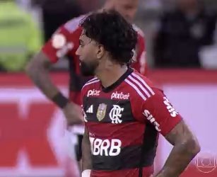 dxdfcb's tweet photo. deve ta tentando entender como perdeu tanto gol né gabriel https://t.co/6VgkGgaSDI