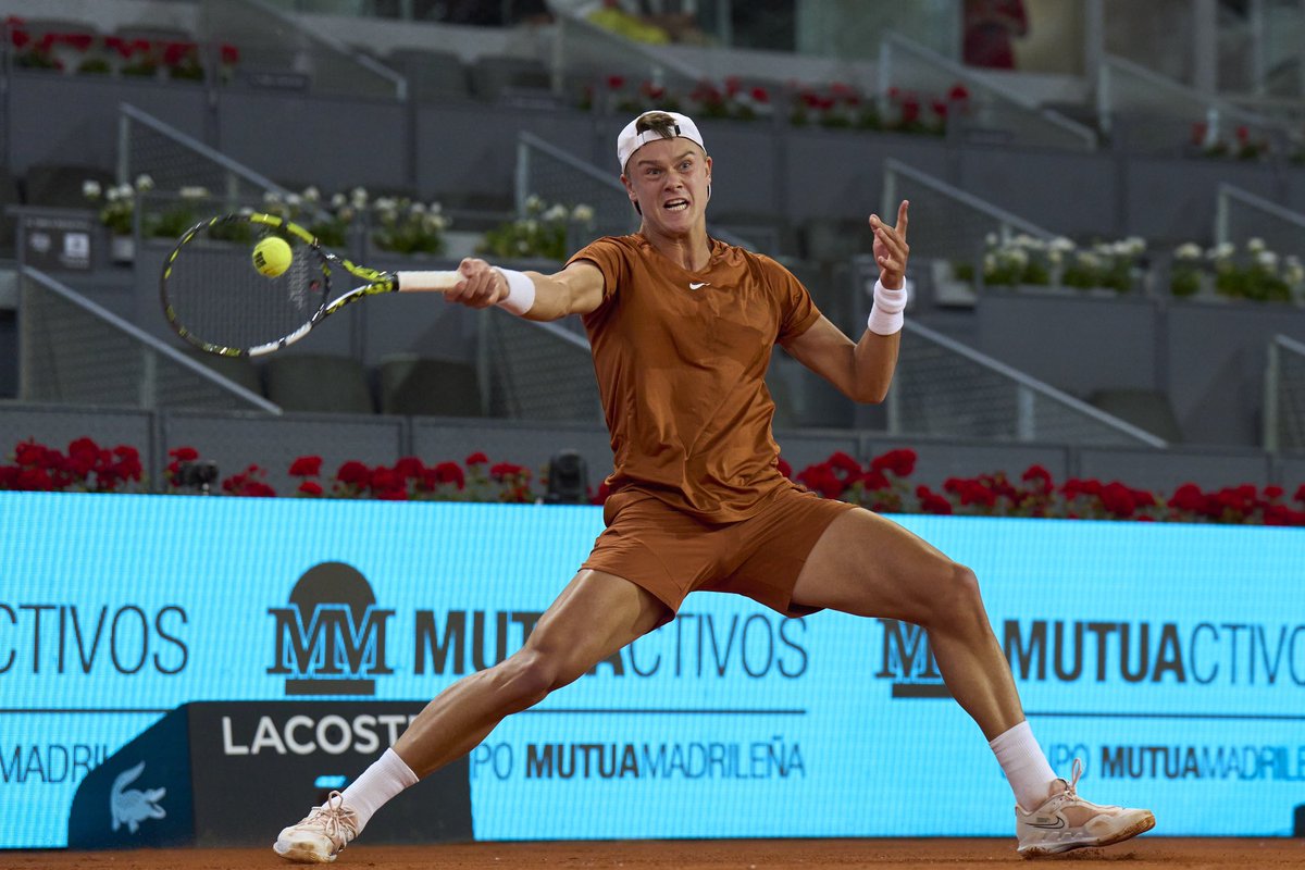 The journey continues!🎾

Another great match in the Manolo Santana Stadium. 🇪🇸 <a href="/alexdavidovich1/">Alejandro Davidovich Fokina</a> faces top-10 player, <a href="/holgerrune2003/">Holger Rune</a> 

<a href="/atptour/">ATP Tour</a> | <a href="/ATPTour_ES/">ATP Tour en Español</a> | #MMOPEN