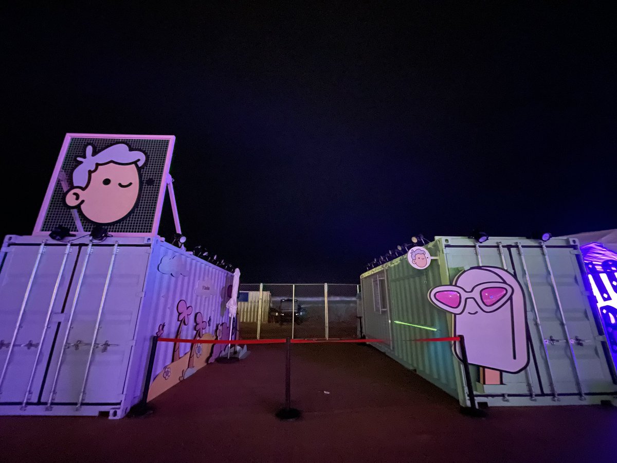 LunarDoodle's tweet photo. Found @doodles Genesis Boxes washed up on VA Beach 👀 @sitw #sitw https://t.co/e7HUUC9ajb