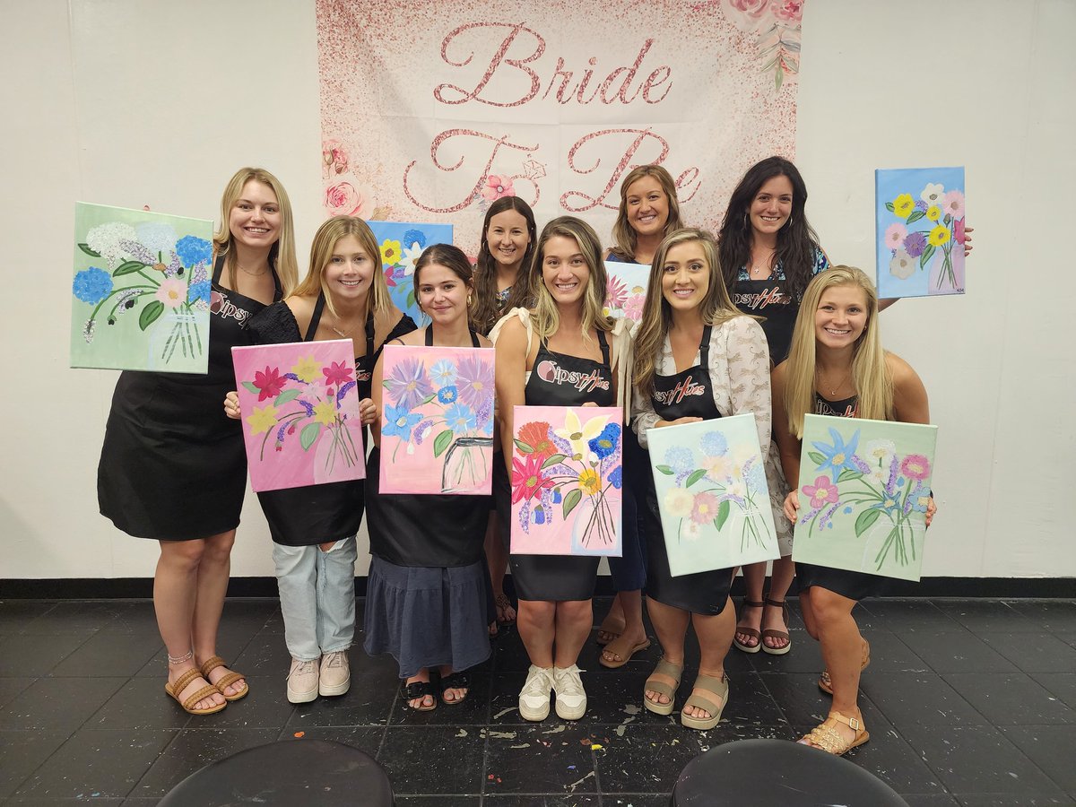 TipsyHues's tweet photo. These ladies did an awesome job creating their own unique flower bouquet paintings! Congratulations to the bride to be! 🥂
#tipsyhues #paintandsip #savannahga #thingstodoinsavannah #bacheloretteparty https://t.co/XsgpLiy6ke