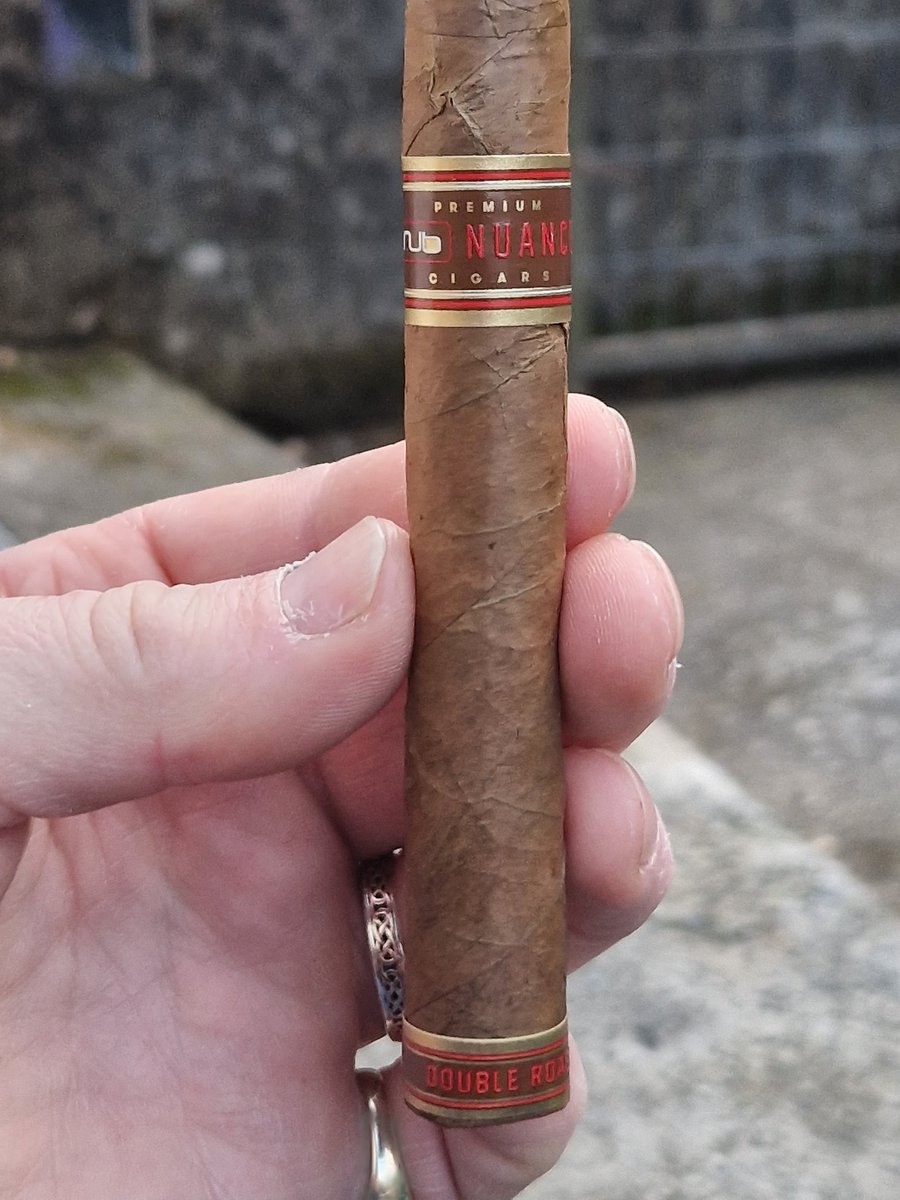 GeralltR's tweet photo. #CIGARS #Cigartime https://t.co/5p9bvpSgQV