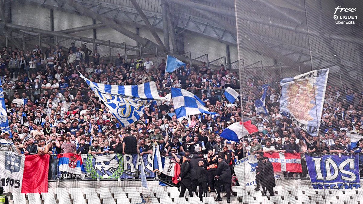 FreeFoot's tweet image. Malgré la défaite, peut-on parler du parcage monstrueux des supporters de l'@AJA ce soir ? Respect. 🙏

#OMAJA #AJA