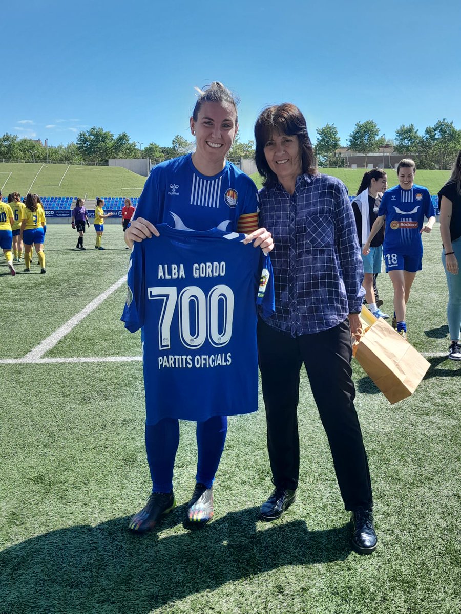 🅻🅰 🅲🅰🅿🅸🆃🅰🅽🅰 700 PARTITS OFICIALS 

<a href="/albagordo8/">Alba Gordo Guillén</a> ©️ amb el d'avui completa una carrera futbolística amb 700 partits oficials al Club.

Tota una institució i referent pel futbol femení de la ciutat de #Badalona.

#Seagull 💙
#FutbolFemeni #FutbolFemenino #FutFem #Badalona