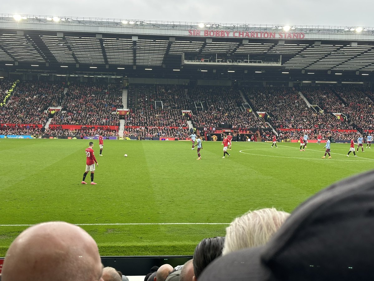 ausyausy's tweet photo. @PremierReds @PremierReds is 100% legit, fantastic day and great seats, communication from him was exceptional! I’ll definitely be using him again!! 🧣 https://t.co/5MByHIIAHP