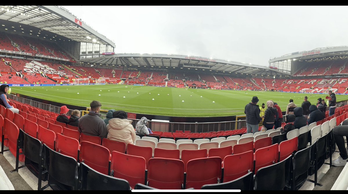 ausyausy's tweet photo. @PremierReds @PremierReds is 100% legit, fantastic day and great seats, communication from him was exceptional! I’ll definitely be using him again!! 🧣 https://t.co/5MByHIIAHP
