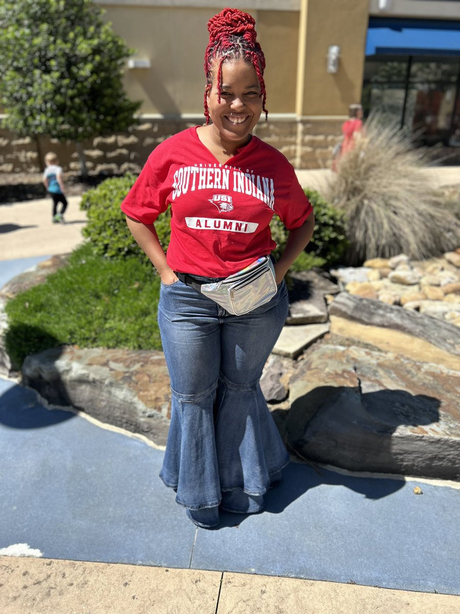 Br33Franc3s's tweet image. #CollegeSunday #PaceSetterSunday @USIedu Alum!! 💜🤞🏽