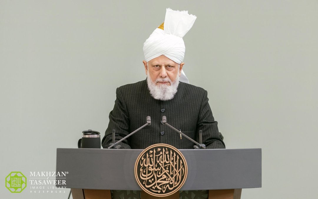 pressahmadiyya's tweet photo. PRESS RELEASE

As Ahmadi Muslims face increasing persecution, the Head of the Worldwide Ahmadiyya Muslim Community, His Holiness Hazrat Mirza Masroor Ahmad says we will confront it only with patience &amp; by turning to God. https://t.co/rDRts7fr5C https://t.co/bv4wsNJifx