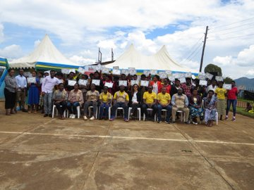Sfrwanda1's tweet photo. Today @Sfrwanda1 in close partnership with #HHNGermany n @NyamashekeDistrict graduated 74 #YeweClub out-of-school teenagers n teenmothers as acontinous fight against teen pregnancies through #EconomicEmpowerment.After 6months doing #TVET,they’ve been awarded certificates of merit https://t.co/h8GjOy56lW