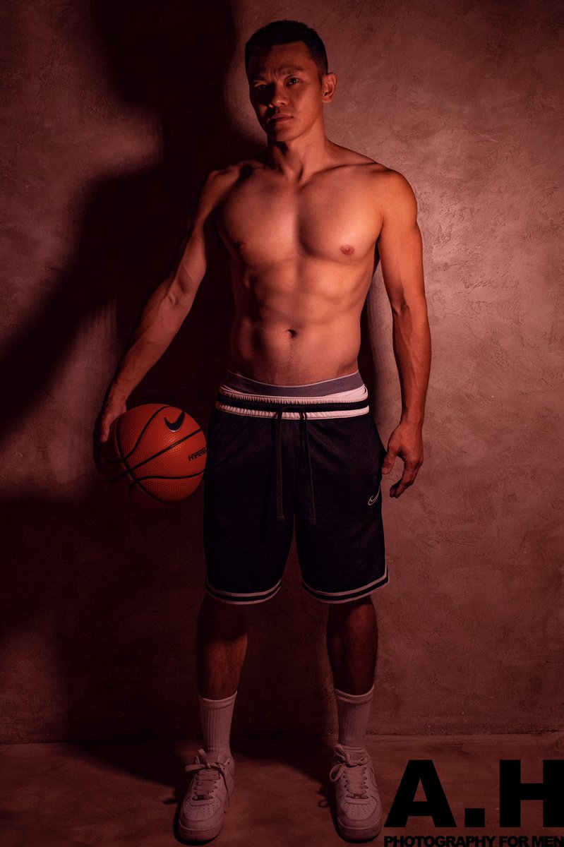AugustHsu3's tweet photo. seductiveness with the basketball（pt.2） https://t.co/OSWlu3g8Pf