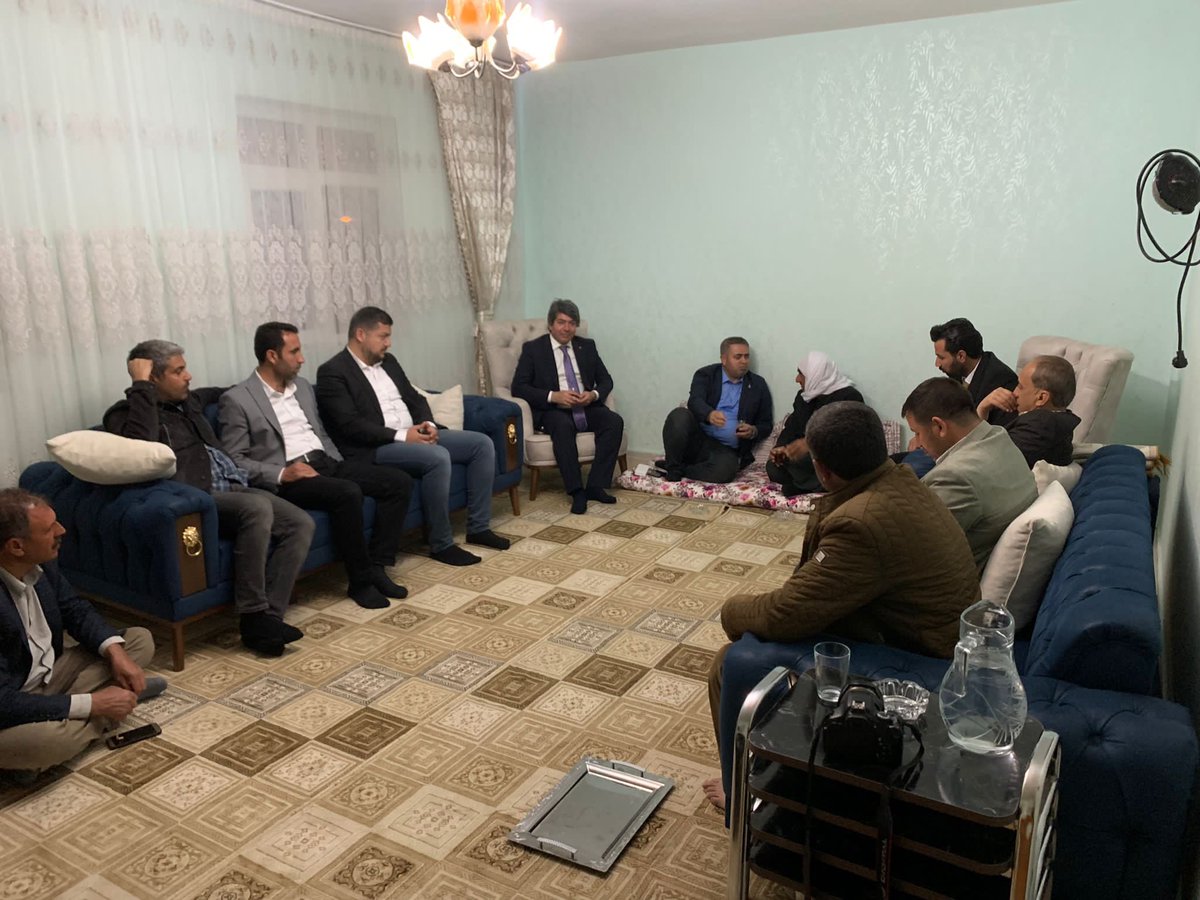AvAhmetTuysuz's tweet photo. Merhum Muharrem Aksem’in acılı ailesini ve köy muhtarımızı ziyaret ettik. Bazı acılar zaman geçse de unutulmuyor hafiflemiyor. Adalet tecelli edene kadar takipçisi olacağız sana söz! https://t.co/trjGN0A8JX