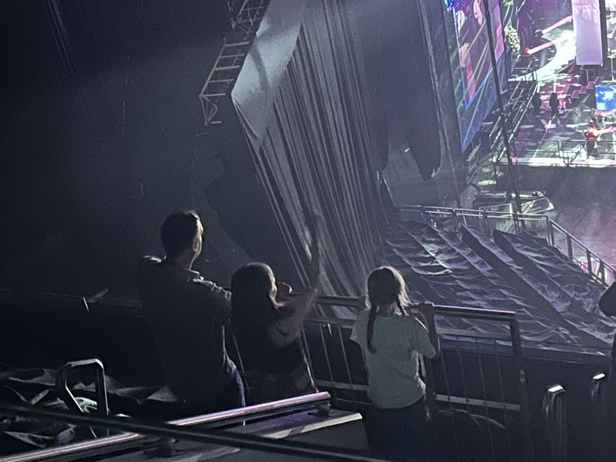 Amanda Mills tweet media