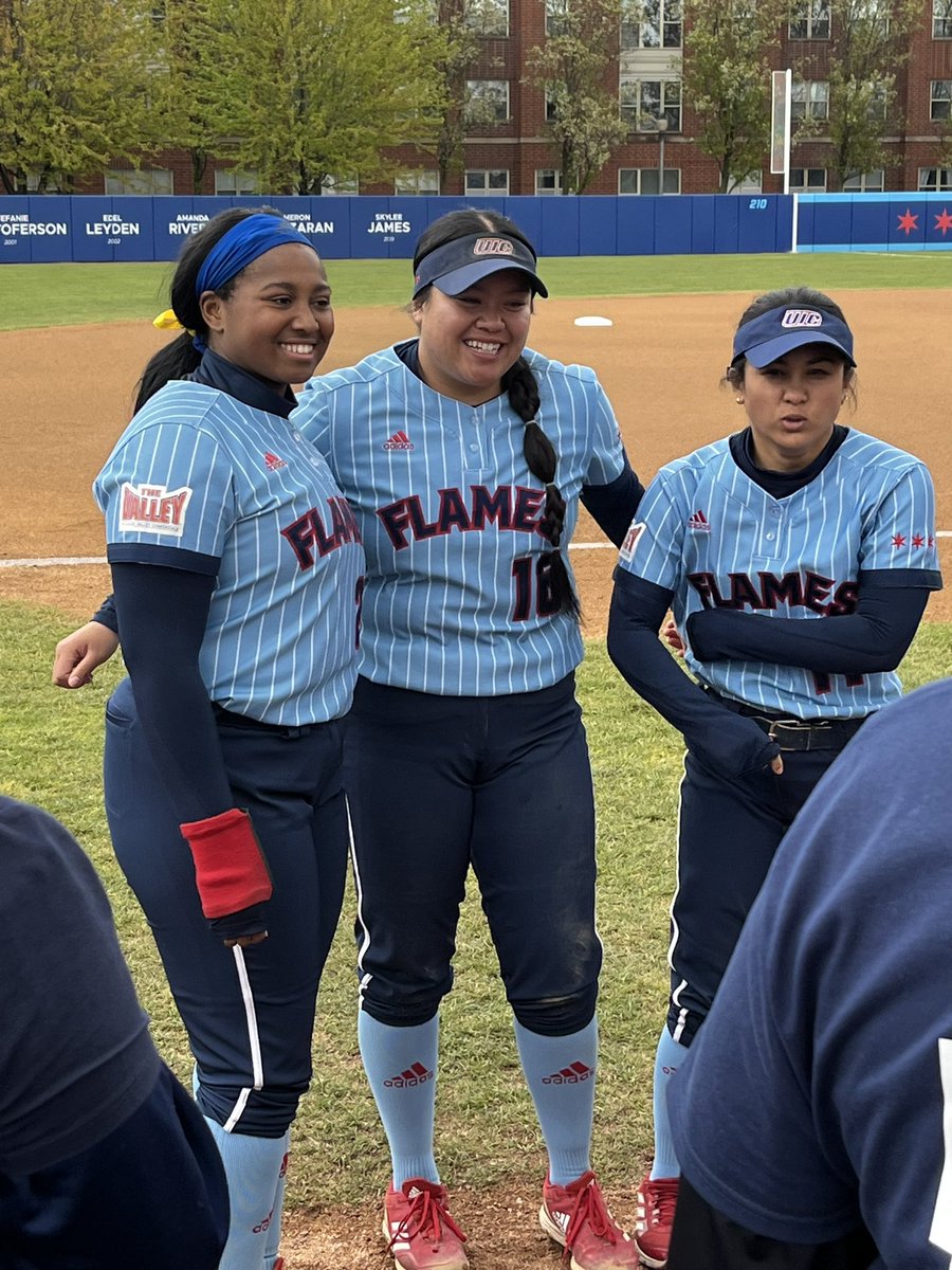 MJGilmartin's tweet photo. Thank you seniors! @UIC_Softball @UICFlames 🔥 https://t.co/tG3syYTBAR