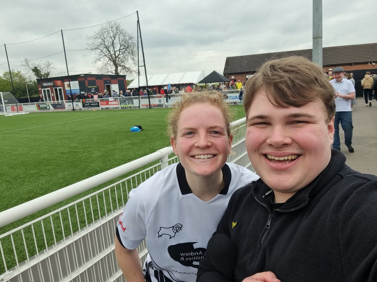 ✍️ 🎥 I've loved working with and reporting on the @DCFCWomen in the second half of the season.

Some fantastic experiences with the #EweRams under my belt with a lovely bunch of people. 🙌 🐑

Had to get a selfie with @Amysims8 too!