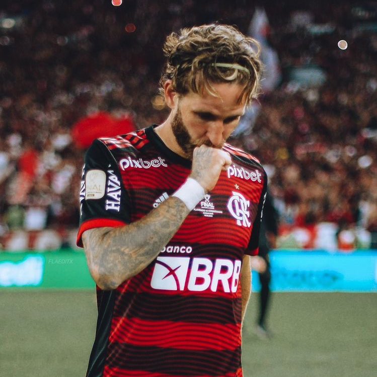Rubronegro_81's tweet photo. DOIS GOLS NO JOGO. QUANDO O ATAQUE NÃO RESOLVE, A ZAGA PRECISA CHAMAR A RESPONSABILIDADE. 

MÁXIMO RESPEITO LÉO PEREIRA https://t.co/BHb9v8puFh