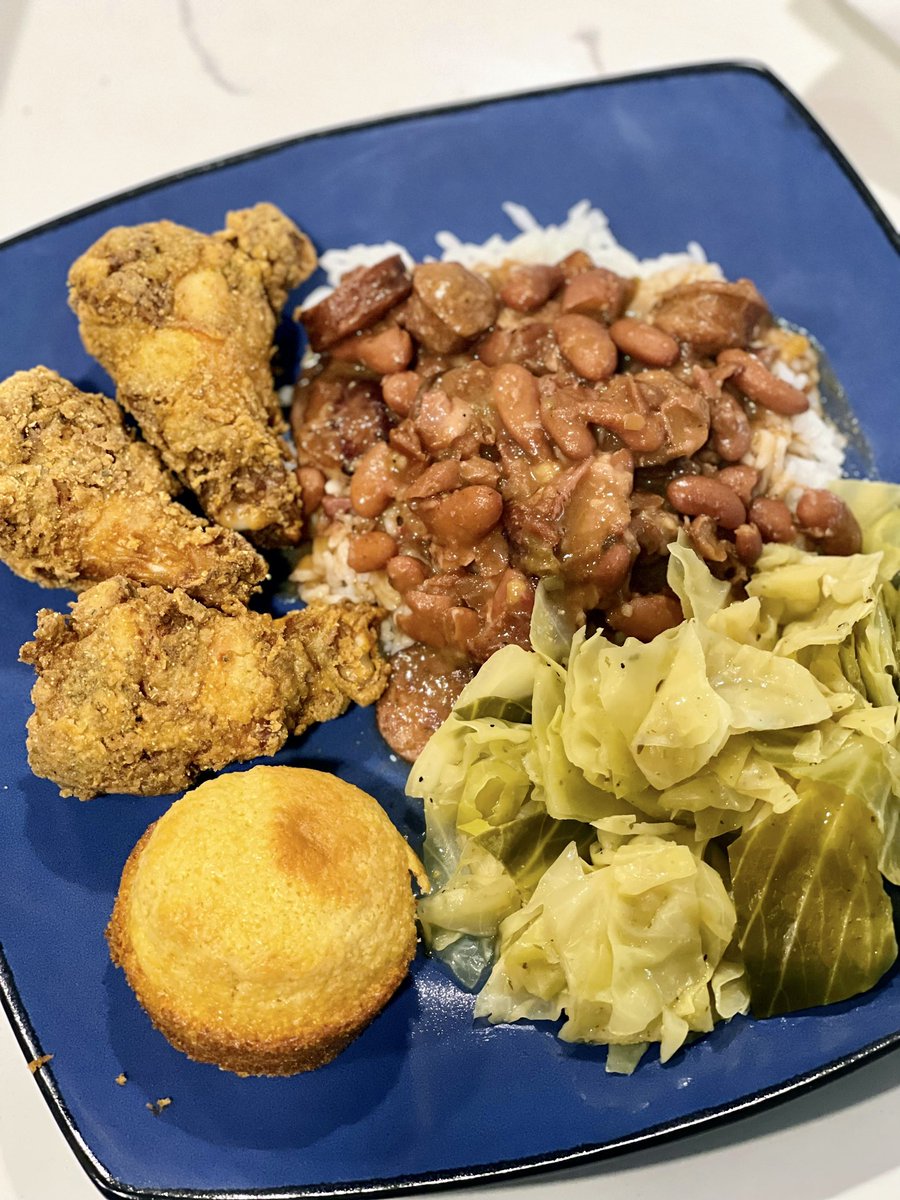 DrSJNickelberry's tweet photo. I decided to get in the kitchen and fix some red beans and rice, fried chicken, cabbage, and cornbread. I’m tired now and the kitchen is closed again! 👨🏾🍳 🍽️ 😋
#icook #ibake #soulfood #redbeansandrice #friedchicken #chefsean #menthatcook #comfortfood #southerncooking https://t.co/vjwL1mLr2J