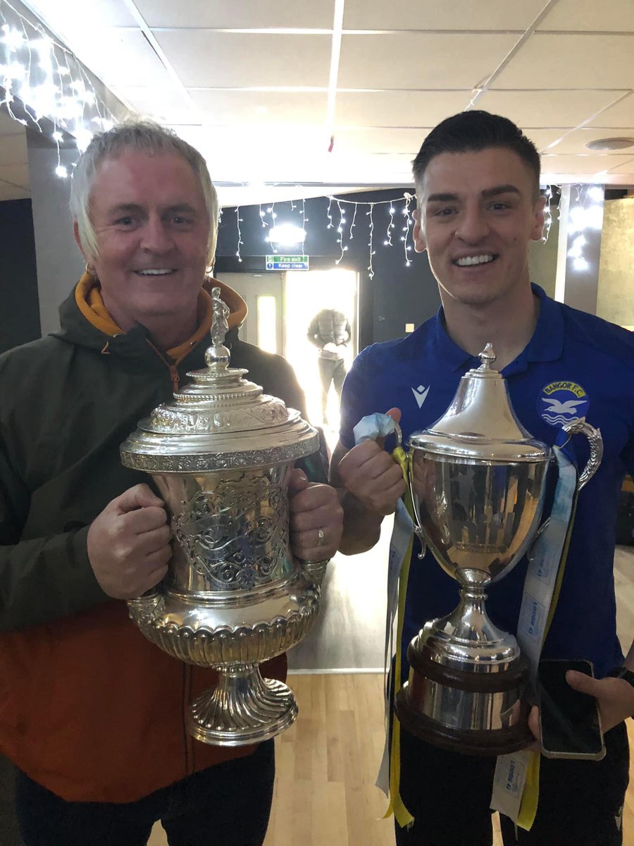 ryanafc10's tweet photo. Another year⚽️
More trophies🏆🏆
Seasiders🟡🔵 https://t.co/L56bmOBIn7
