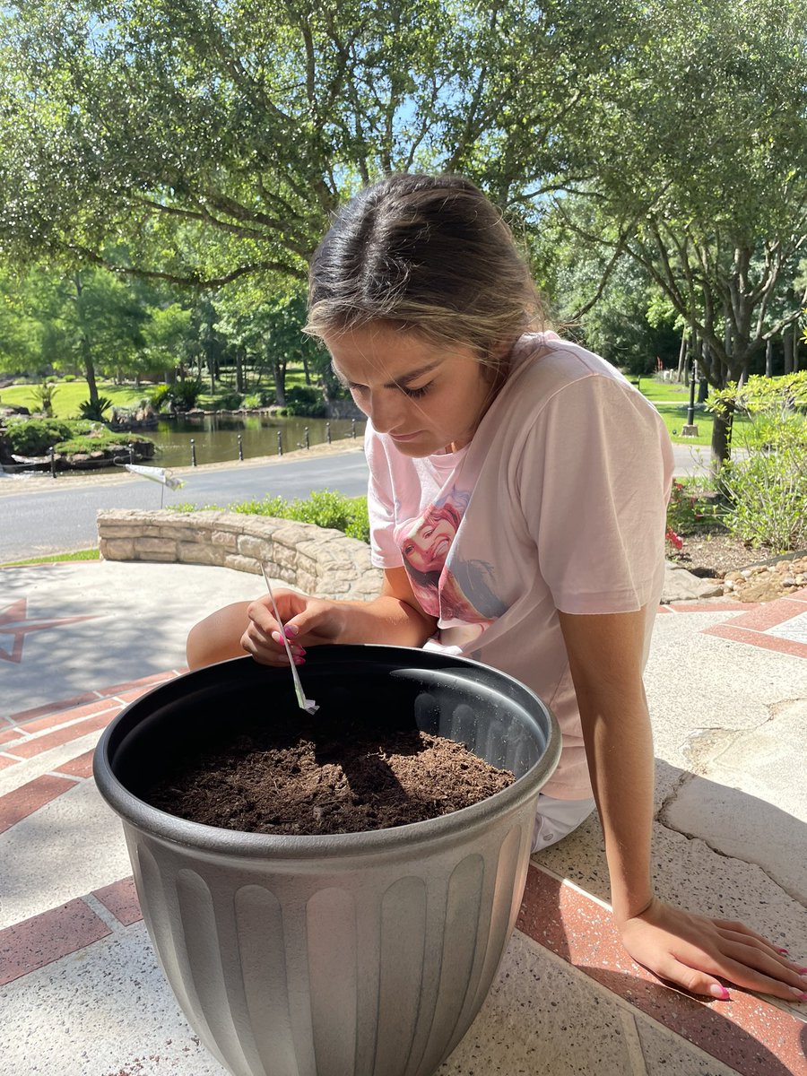 jen_cabello's tweet photo. Planting her seeds from Make A Wish.#wishboostTXLA https://t.co/ShXC626NVa