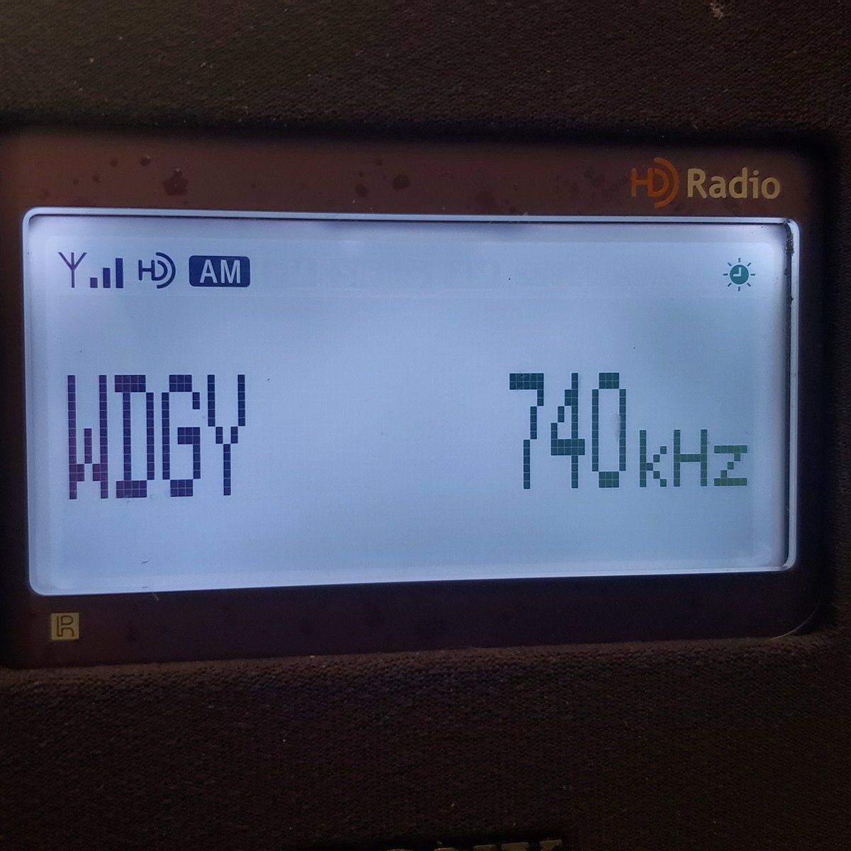 Happened to test my longwire on the Sony XDRS3HD. WDGY went from full of noise to locking in HD. #dxing #mwdx #amdx #sony #radio #wdgy