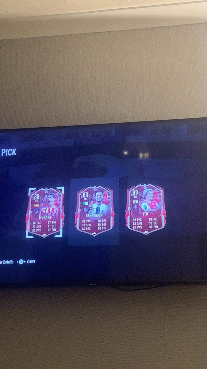 MillichampCol's tweet photo. @EASPORTSFIFA @EAFIFADirect 2 picks both the exact same players in exact same order. Absolute scam. @ZwebackHD @NickRTFM @the_pieface https://t.co/oDiFybwfB8