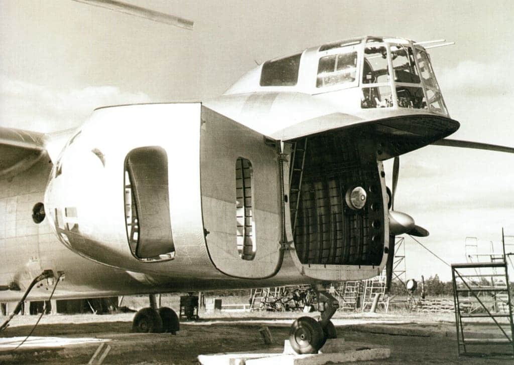 EnglishMow's tweet photo. 1957 Kamov Ka-22. Performance data: maximum speed - 356km/h; payload - 16 tones. The project was cancelled in favor of the more reliable and less complex Mil Mi-6 helicopter. 2 of 3 machines were lost during the test flights. #Kamov #Ka22 #Камов #helicopter #heli #авиа #avia https://t.co/i5qC1supgZ