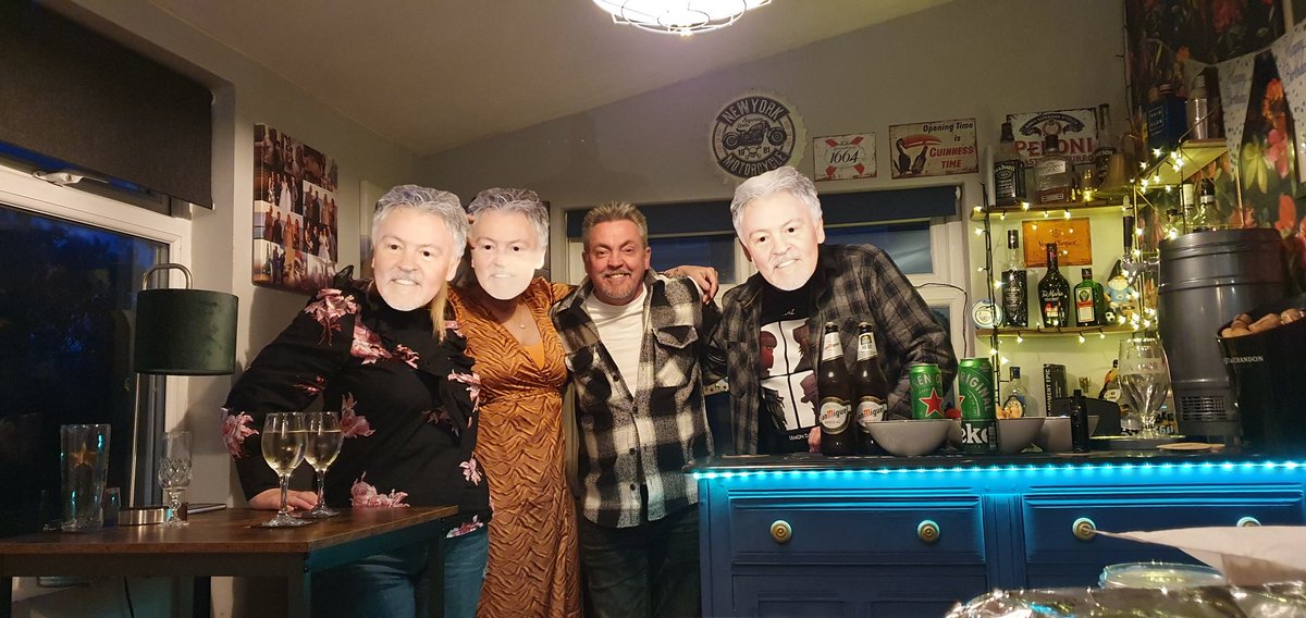 mart_thomas's tweet photo. @PaulYoungParlez Anyone look familiar? PY birthday party 🎉 🥳  All the best with the amazing tour and album, see you soon 🎤🎶 https://t.co/tbFerCdhP5